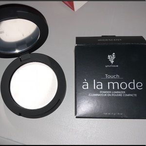 Younique luminizer iridescent (on hold)